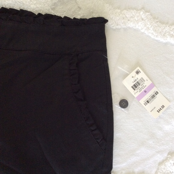 🖤RUFFLE SHORTS🖤 - Picture 2 of 6